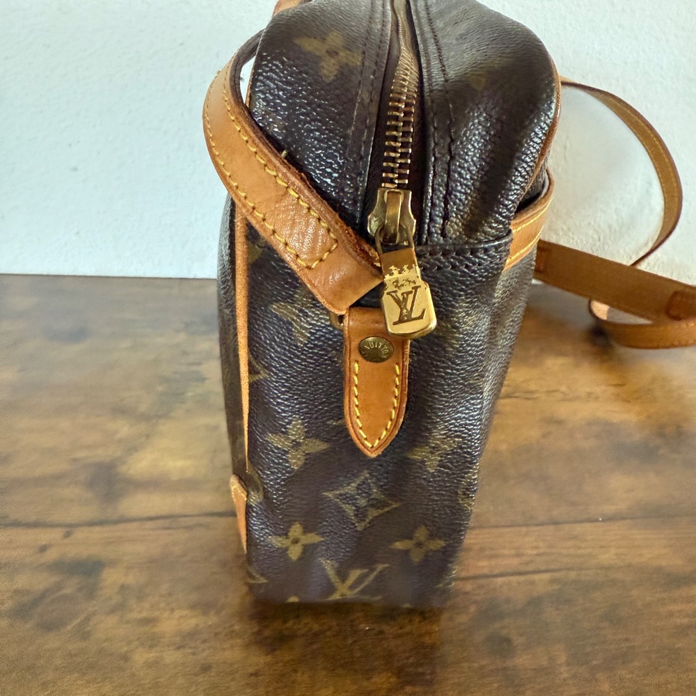 Louis Vuitton Crossbody Trocadero 30 - Picture 4 of 16